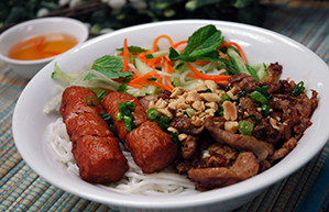 Pho Dui Bo Rice Vermicelli with Grilled Chicken