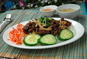 Pho Dui Bo Steamed Rice with Sauteed Beef, Lemongrass